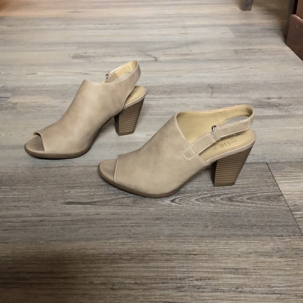 Naturalizer Shoes - Picture 4 of 4
